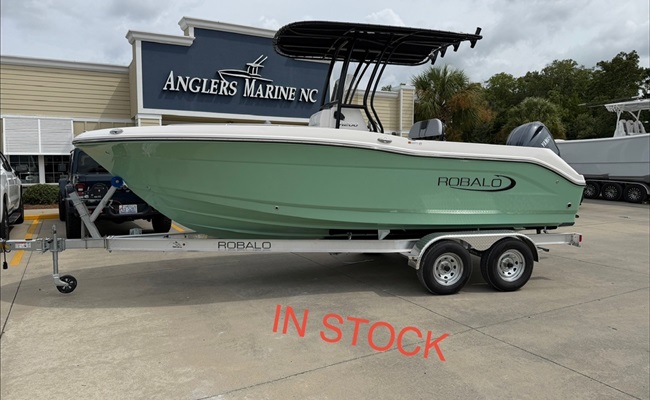 2027 Robalo R200 Solid Island Green
